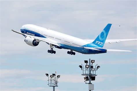 Boeing Halts 777.